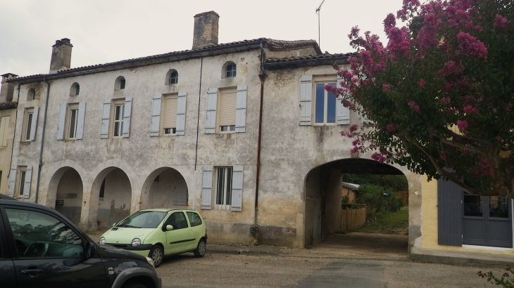 Maison typique du sud-Gironde. - Aillas