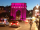 Photo suivante de Bordeaux La porte de Bourgogne lors de la campagne de prévention du cancer du sein.