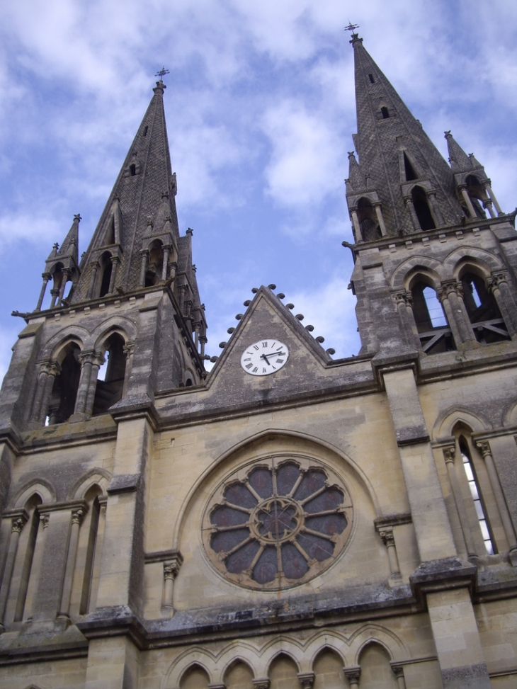 Les clochers de l'église St Etienne. - Branne