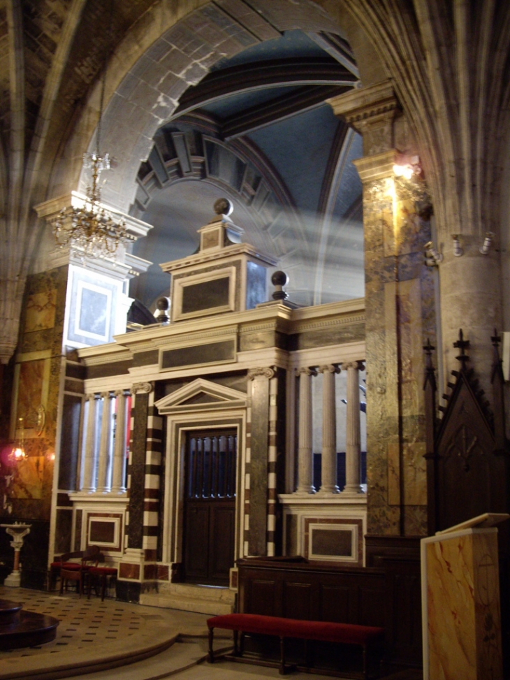 Intérieur de l'église collégiale gothique 15ème. - Cadillac