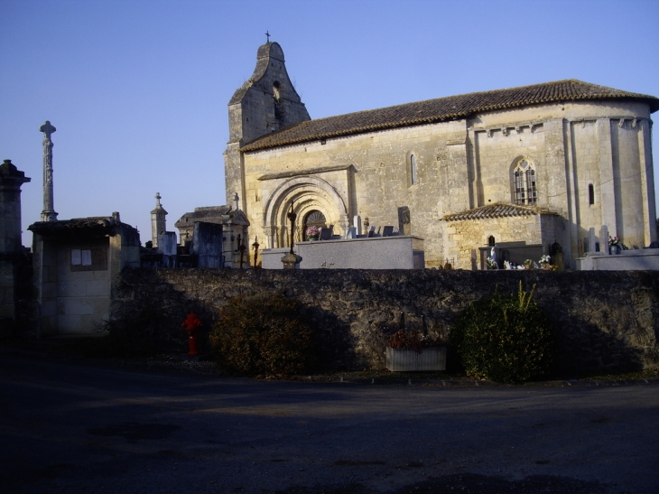 L'église romane St Christophe (IMH) fortifiée 15ème - Courpiac