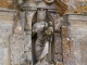 Détail : Statue de la Vierge à l'enfant au dessus du portail de l'église Notre-Dame.