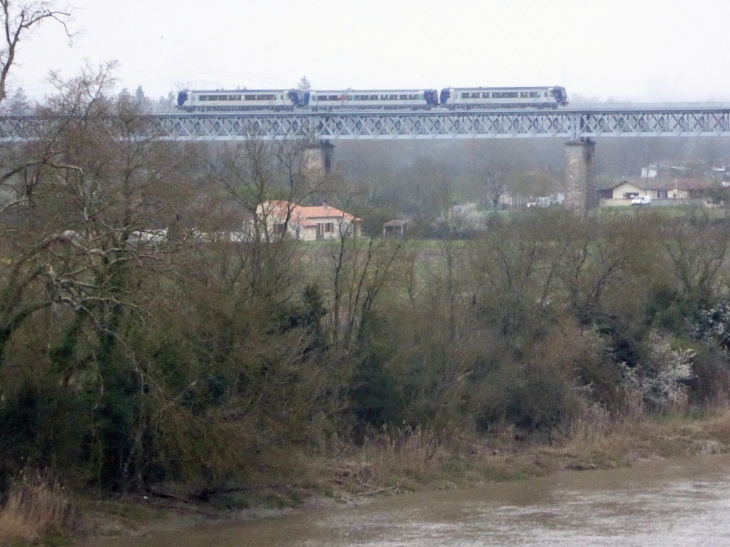 Le pont ferroviaire - Cubzac-les-Ponts
