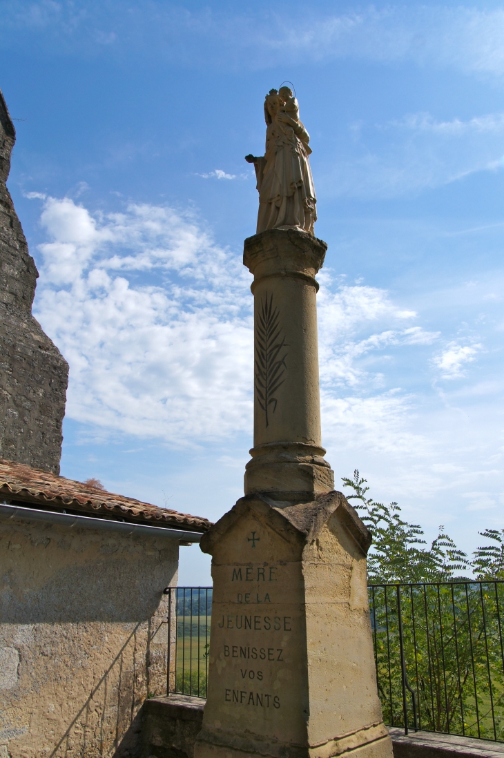 Monument de la Vierge à l'Enfant, près de l'église Saint-Pierre, dominant la vallée du Drot. - Dieulivol