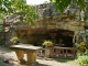 Près de l'église Saint Pierre. Grotte: Sanctuaire Notre-Dame de Lourdes érigé le 15 août 1942.