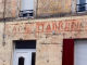 Ancienne enseigne d'un café-dancing.