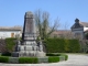 Photo précédente de Fronsac le monument aux morts et l'école