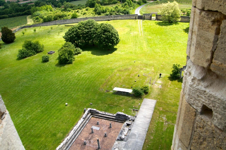 La vue du clocher. Au sud - Abbaye de la Sauve.