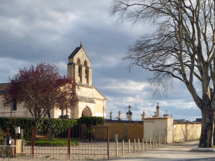L'église et le cimetière - Labarde