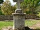 Croix dans le jardin de l'église Sainte Anne.