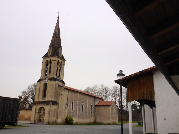 L'église Sainte Croix XIXème. - Louchats