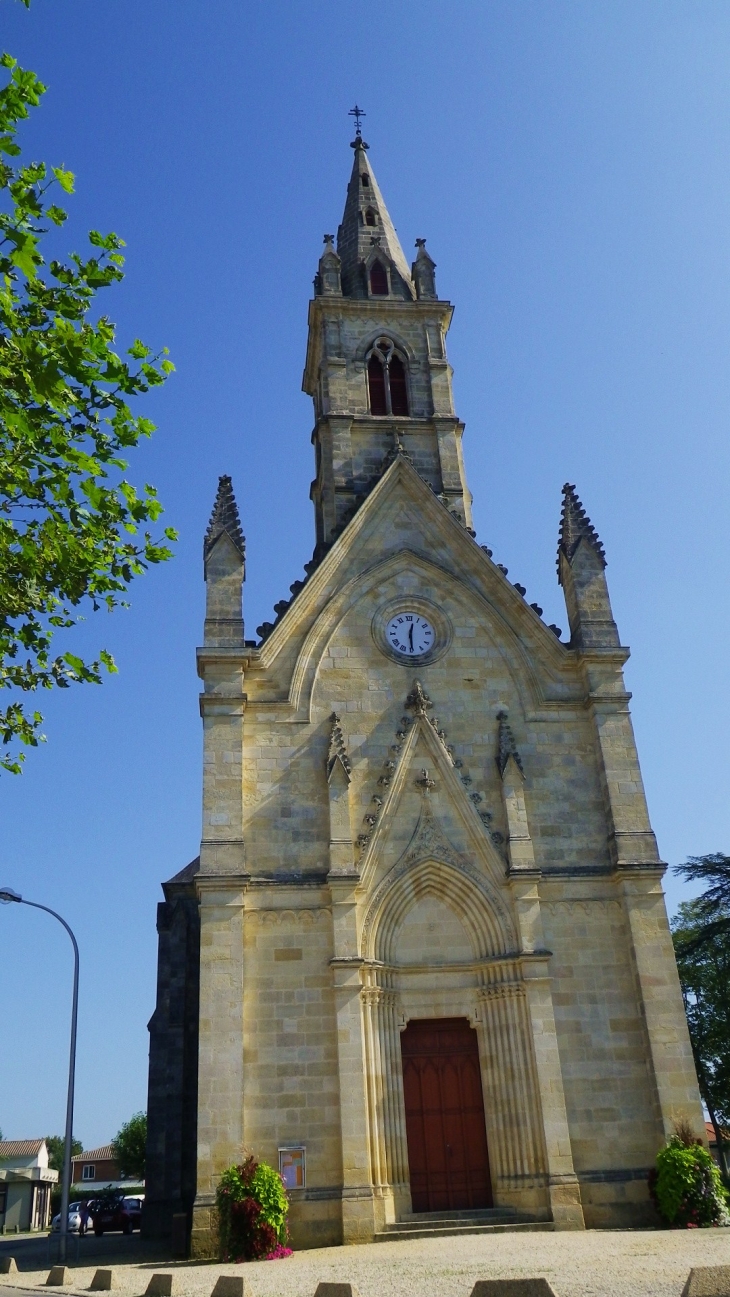 Le clocher de l'église Saint Emilion. - Marcheprime