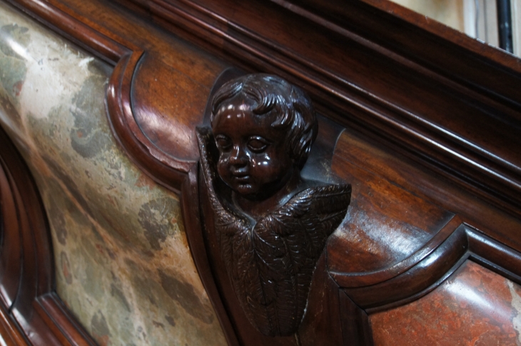 Détail : sculpture de la chaire, église Notre Dame. - Monségur