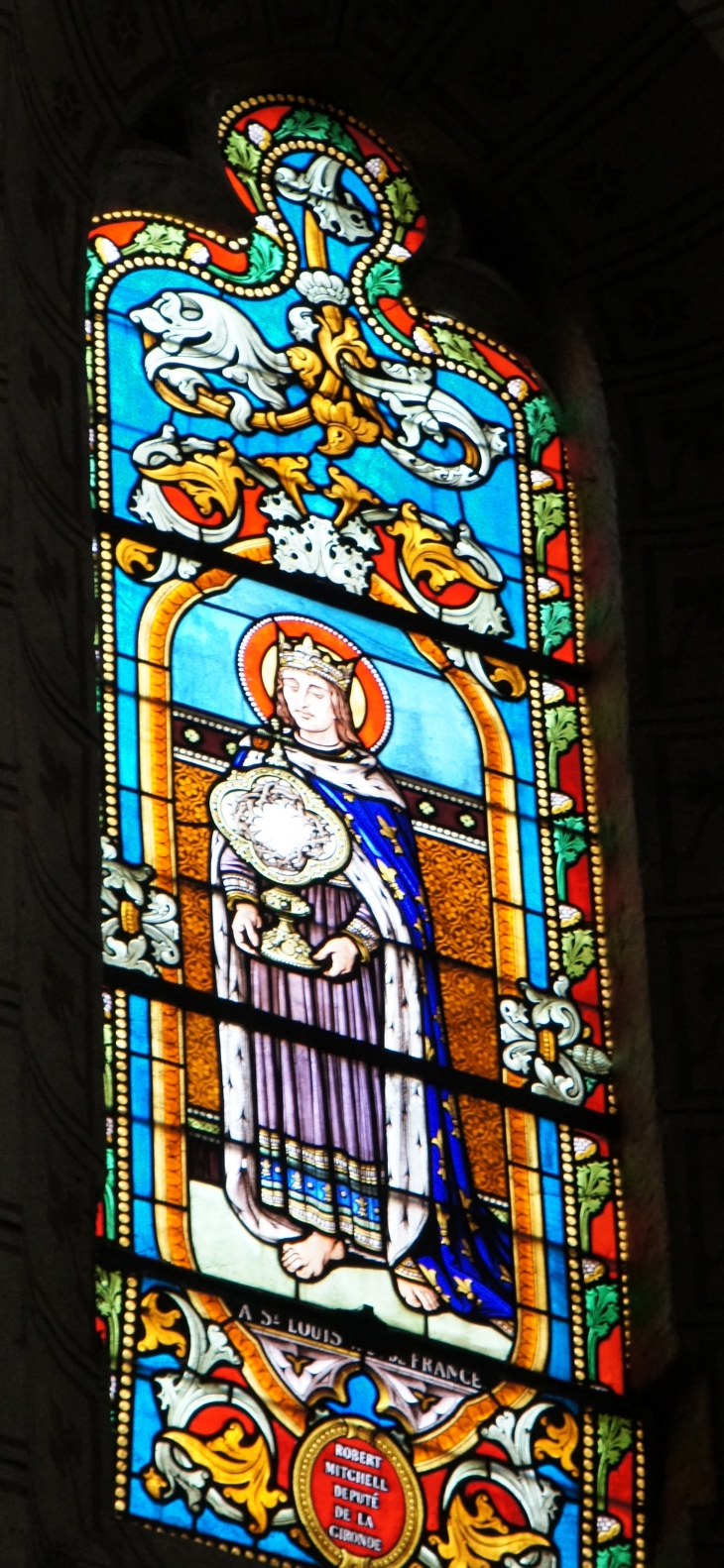 A St Louis Roi de France, vitrail de l'église Notre Dame. - Monségur