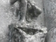 Détail sculpté du portail de l'église.