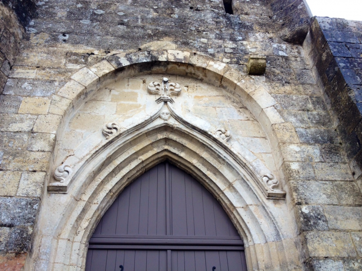 Le portail gothique de l'église. - Pompignac