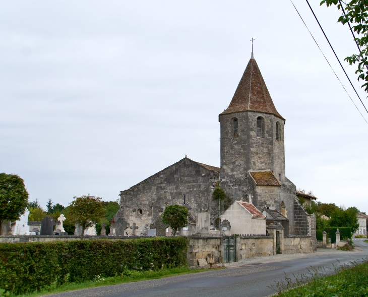 L'église Saint Hilaire (XIIe et XVIe siècles) est placé sous le patronage de saint Hilaire, évêque de Poitiers (v.315-v 367). - Puynormand