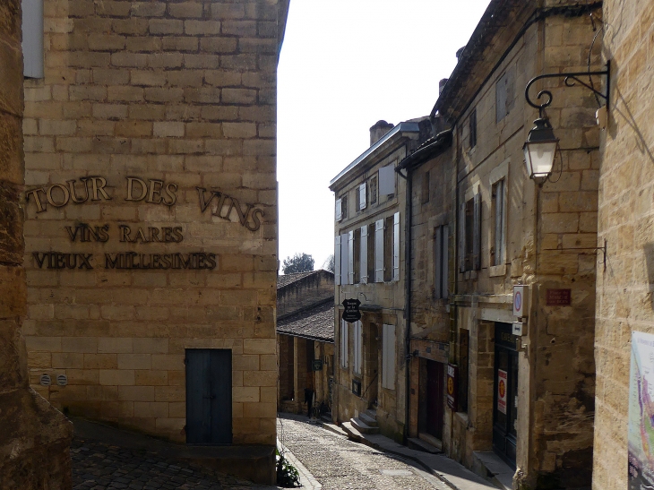 Une rue de la ville - Saint-Émilion