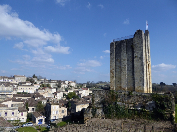 Vue sur la tour du Roy - Saint-Émilion
