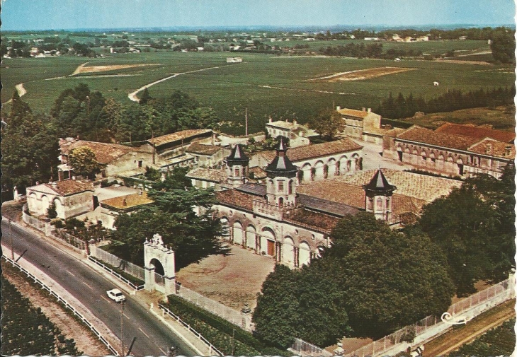 Le chareau Cos d'Estournel, carte postale année 60 - Saint-Estèphe
