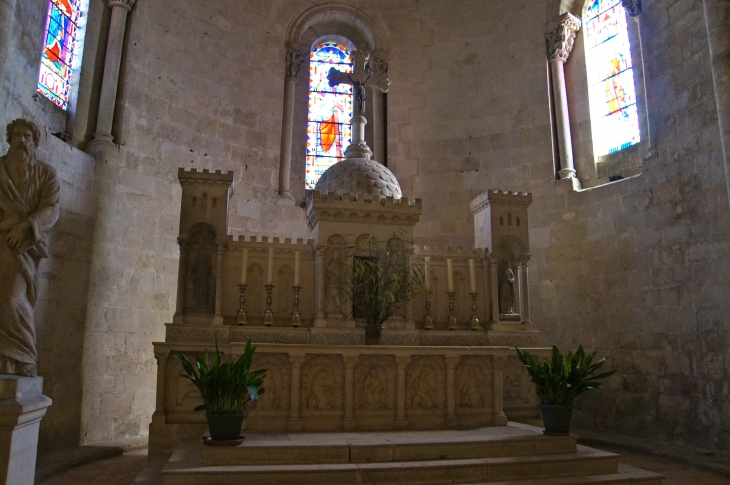 Notre Dame de la Nativité : l'Autel. - Saint-Ferme