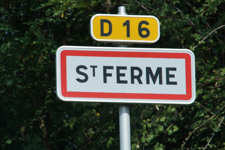 Origine du nom : du saint éponyme, patron de l'abbatiale de Saint Ferme, dont le nom latin est Fermerius. - Saint-Ferme