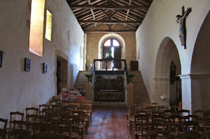 Intérieur de l'église vers le portail. - Saint-Genès-de-Lombaud
