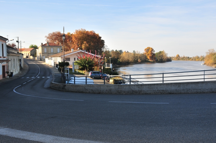 Vue de la rivière du Pont de Saint Jean de Blaignac - Saint-Jean-de-Blaignac