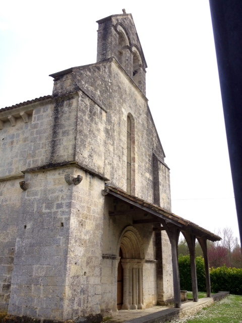 Façade de la chapelle XIIème. - Saint-Laurent-d'Arce