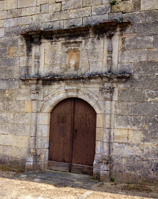 Le portail renaissance de l'église de Saint Léon. - Saint-Léon