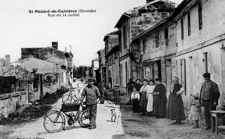 Rue du 14 juillet, vers 1910 (carte postale ancienne). - Saint-Médard-de-Guizières