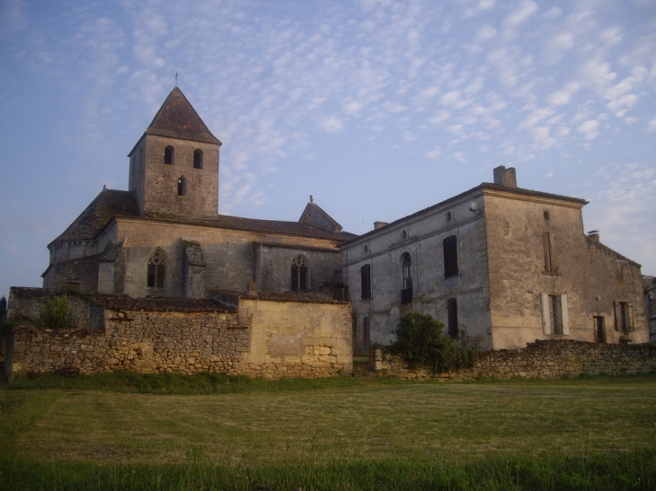 L'église romane 12ème (IMH). - Saint-Vincent-de-Pertignas