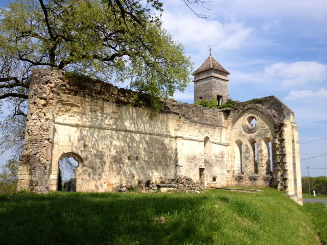 Ruines de l'église templière romane de Saint Jean de Montarouch (1160-1180) (IMH). - Targon