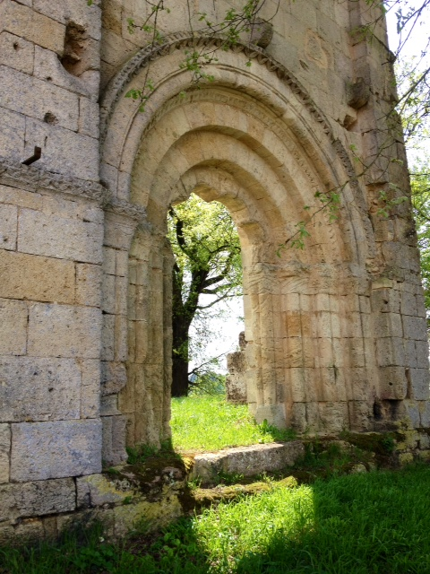 Portail de l'église templière de Montarouch. - Targon