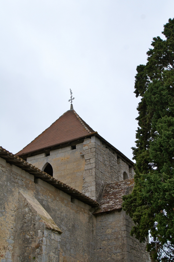 Le clocher de l'église Notre Dame. - Tayac