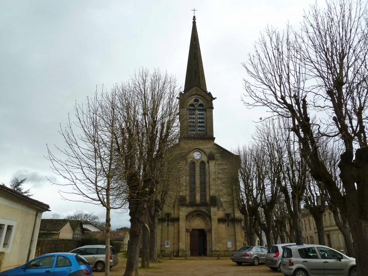 Eglise Saint-Martin, néo-gothique. L'emplacement actuel est celui de la collégiale créée par Clément V en 1312. - Villandraut