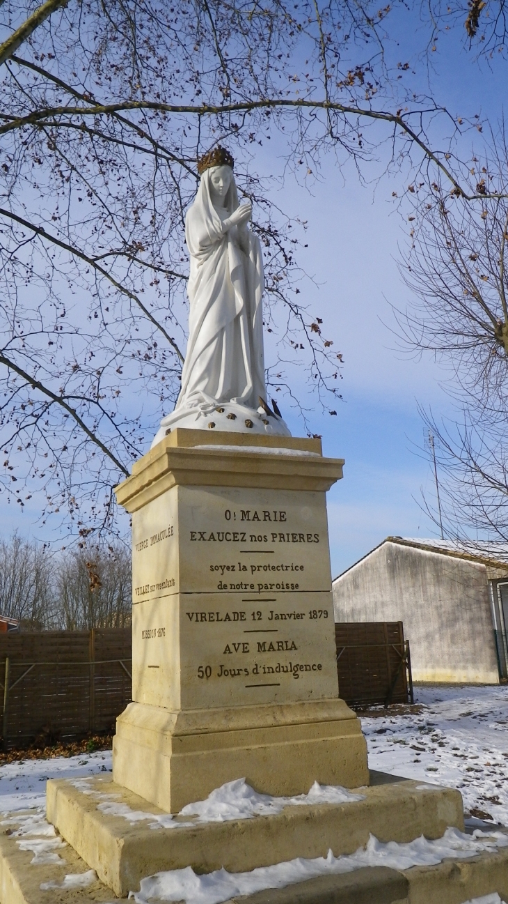 Statue de la Vierge prés de l'église XIXème. - Virelade