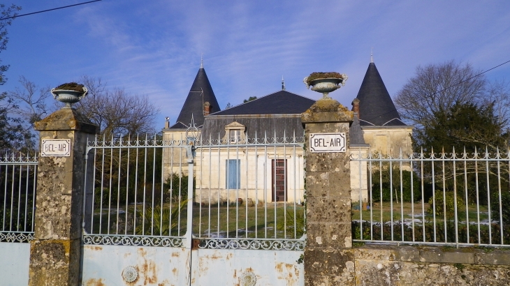 Château Bel Air. - Virelade