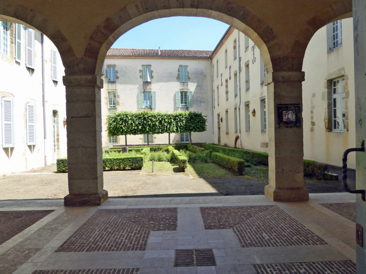 Quartier du Mas : le lycée dans l'ancien couvent - Aire-sur-l'Adour