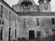 Photo précédente de Arx De la place étroite qui longe le presbytère, on pénètre par une entrée en anse de panier dans l'église Saint-Martin(photo 1980, eglises anciennes du Gabardan).