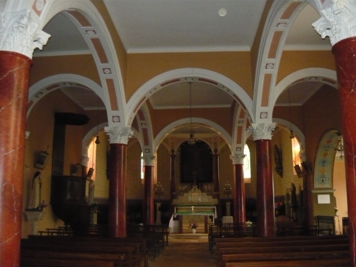 L’intérieur de L’église Saint-Philippe-et-Saint-Jacques, XIV° s. - Buanes