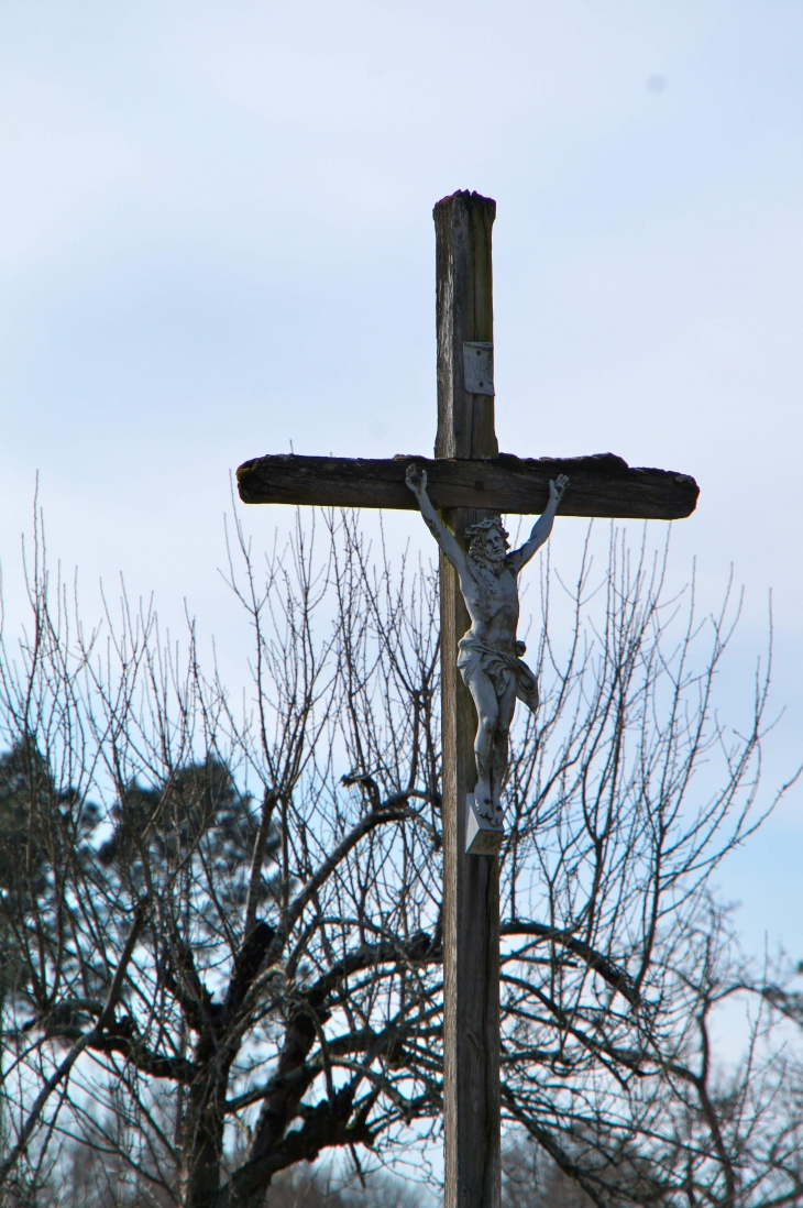 Une croix du village. - Créon-d'Armagnac