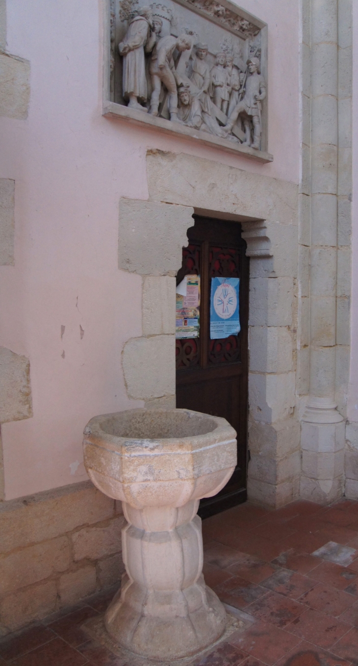 Eglise Saint-Barthélémy : Font baptismaux. - Créon-d'Armagnac