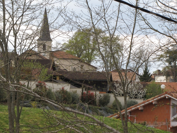 Le clocher et le village - Doazit