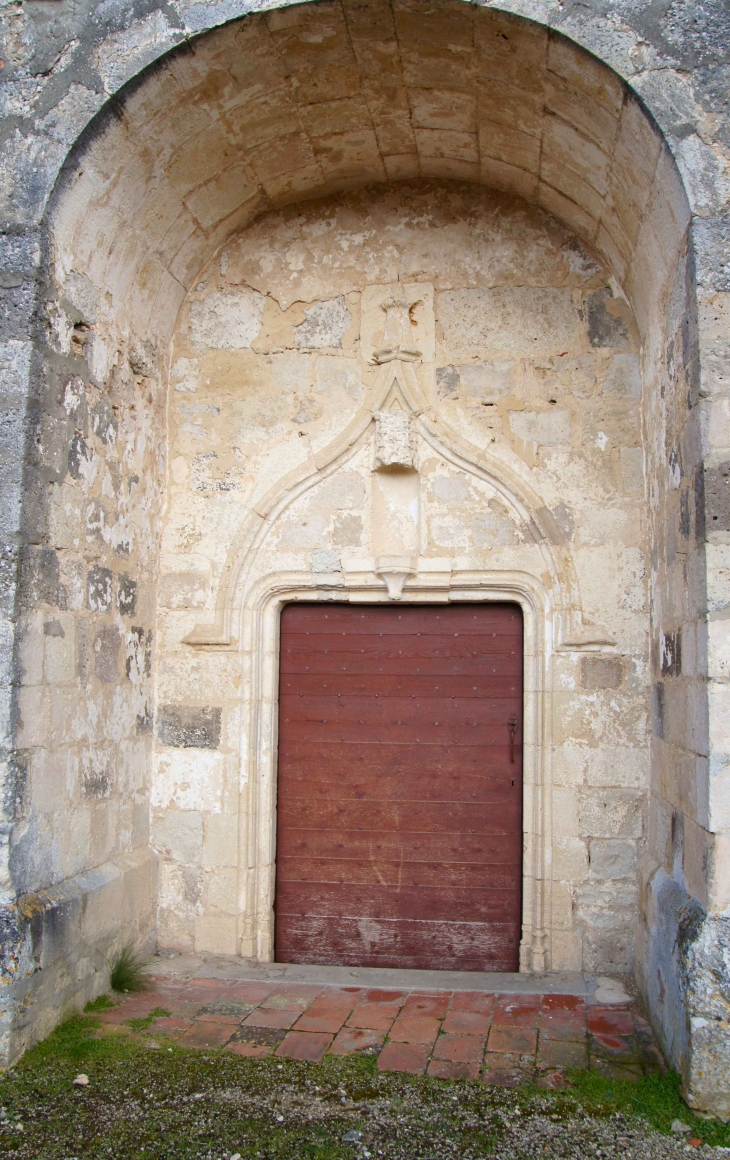 Le portail de l'église Saint-Jean-Baptiste. - Escalans