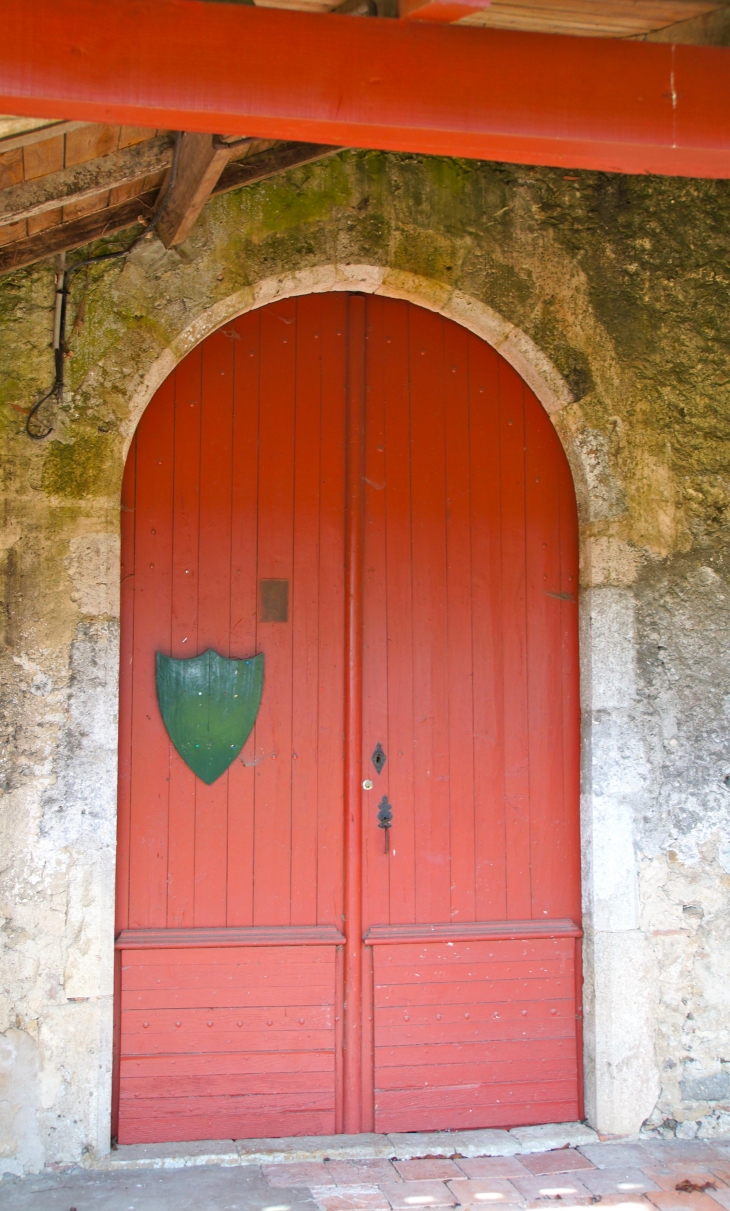 Le portail de l'église Sainte-Meille. - Escalans
