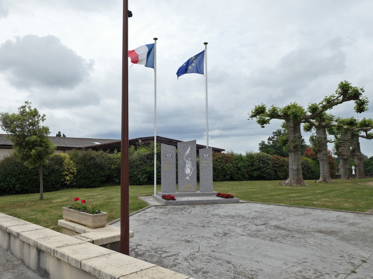 Le monument aux morts - Labastide-Chalosse
