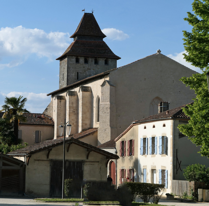 Derrière l'église Notre Dame de l'Assomption - Labastide-d'Armagnac
