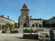 Photo précédente de Labastide-d'Armagnac place Royale: l'église et la mairie