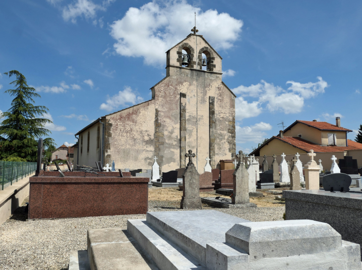 L'église dans le cimetière - Latrille